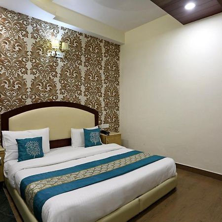 Oyo Hotel Asko International Near Gurudwara Shri Bangla Sahib Nueva Delhi Exterior foto